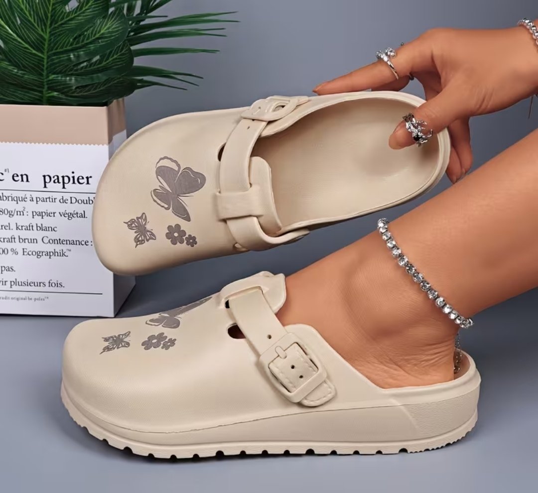 Women's clogs with floral patterns