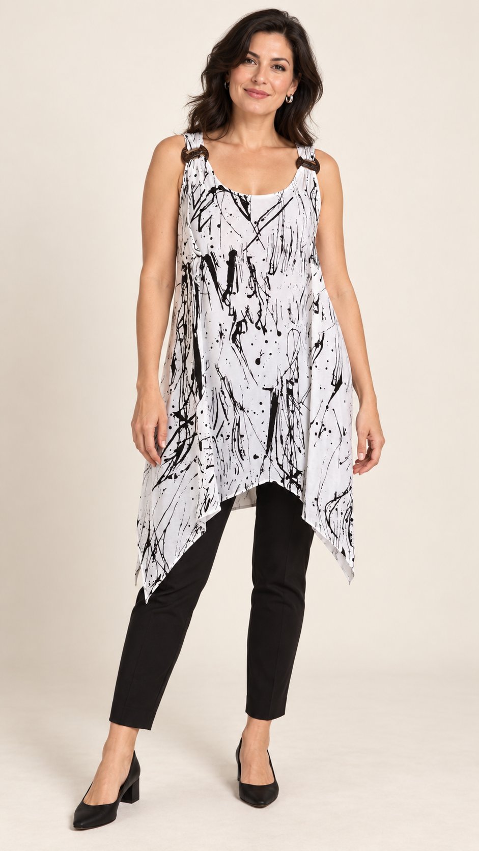 Chic women's top with artistic print