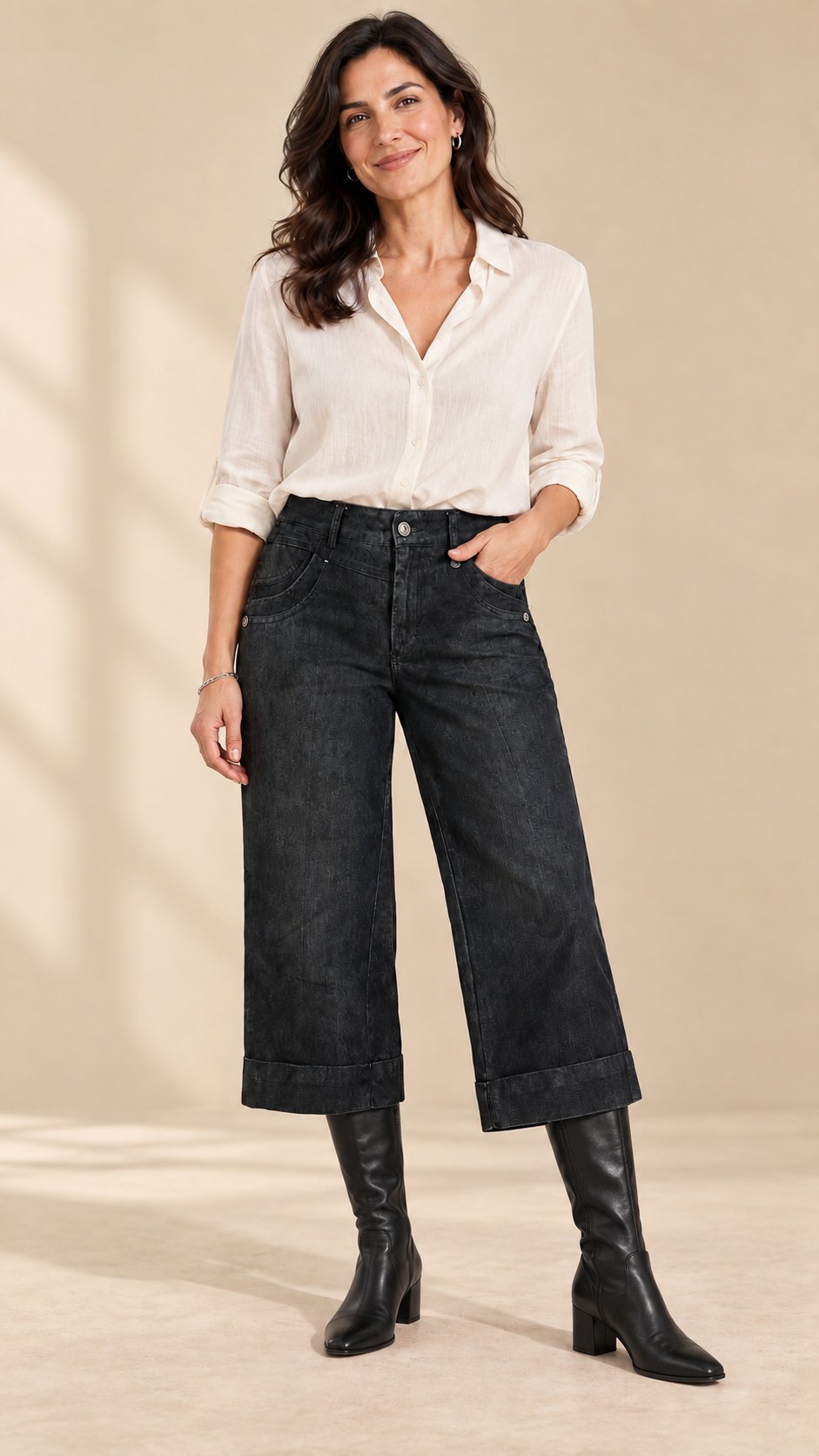 Women's 3/4 jeans with light-colored top, size: M